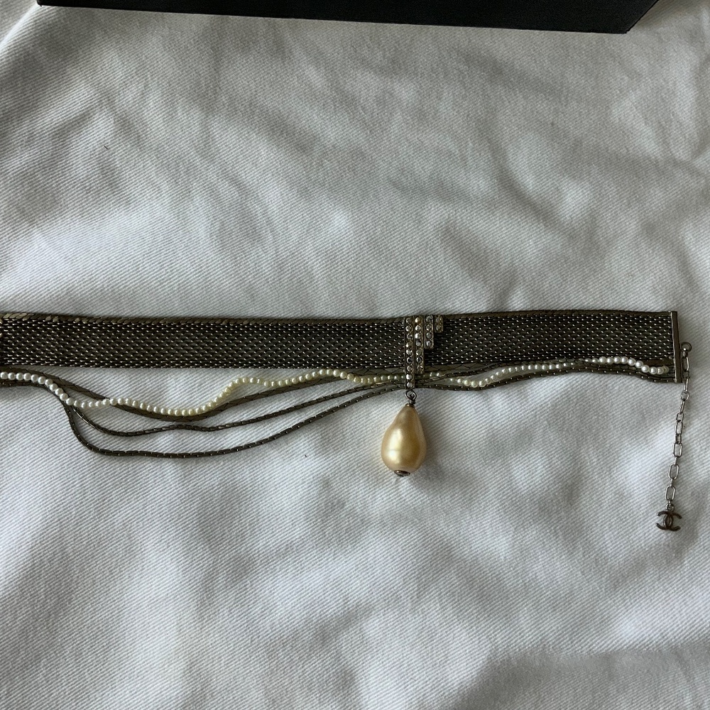 RARE VINTAGE 1990’S CHANEL SILVER RHINESTONES PEARL CHOKER NECKLACE